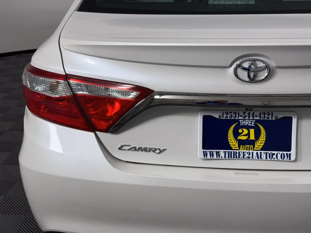 2017 Toyota Camry XSE Image 9