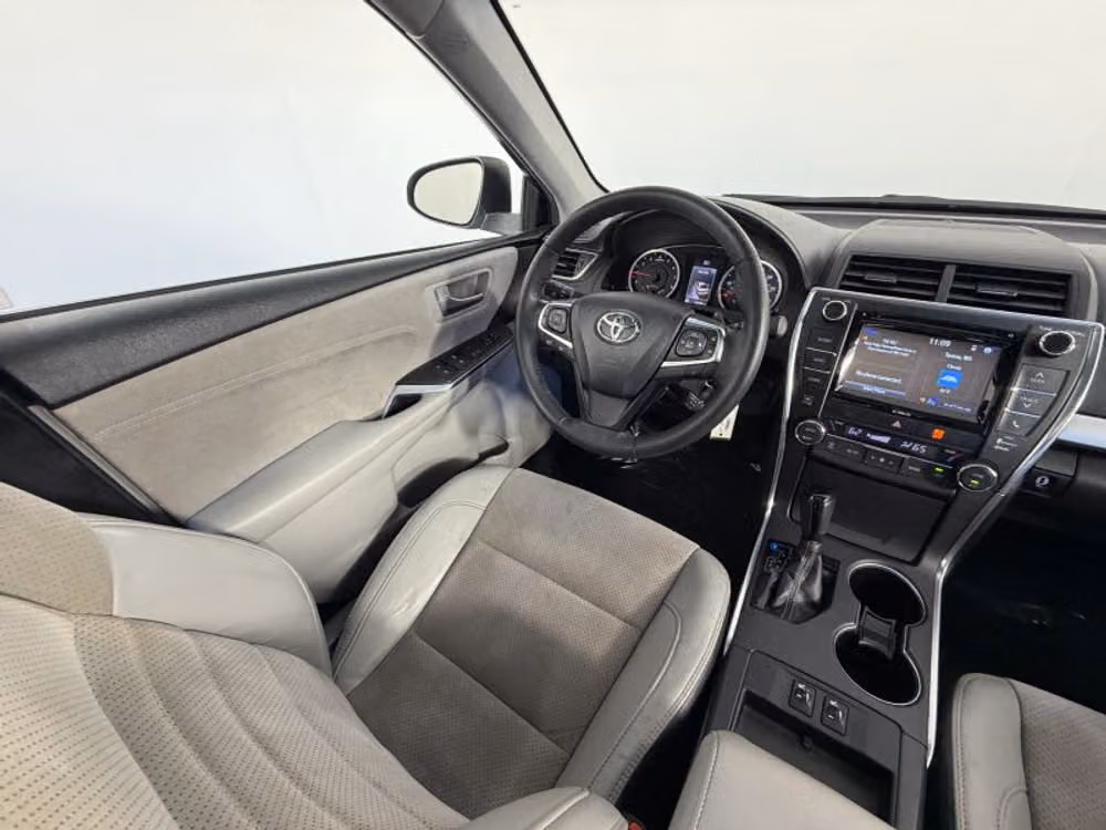 2017 Toyota Camry XSE Image 12