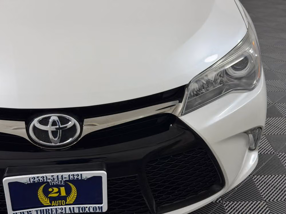 2017 Toyota Camry XSE Image 5