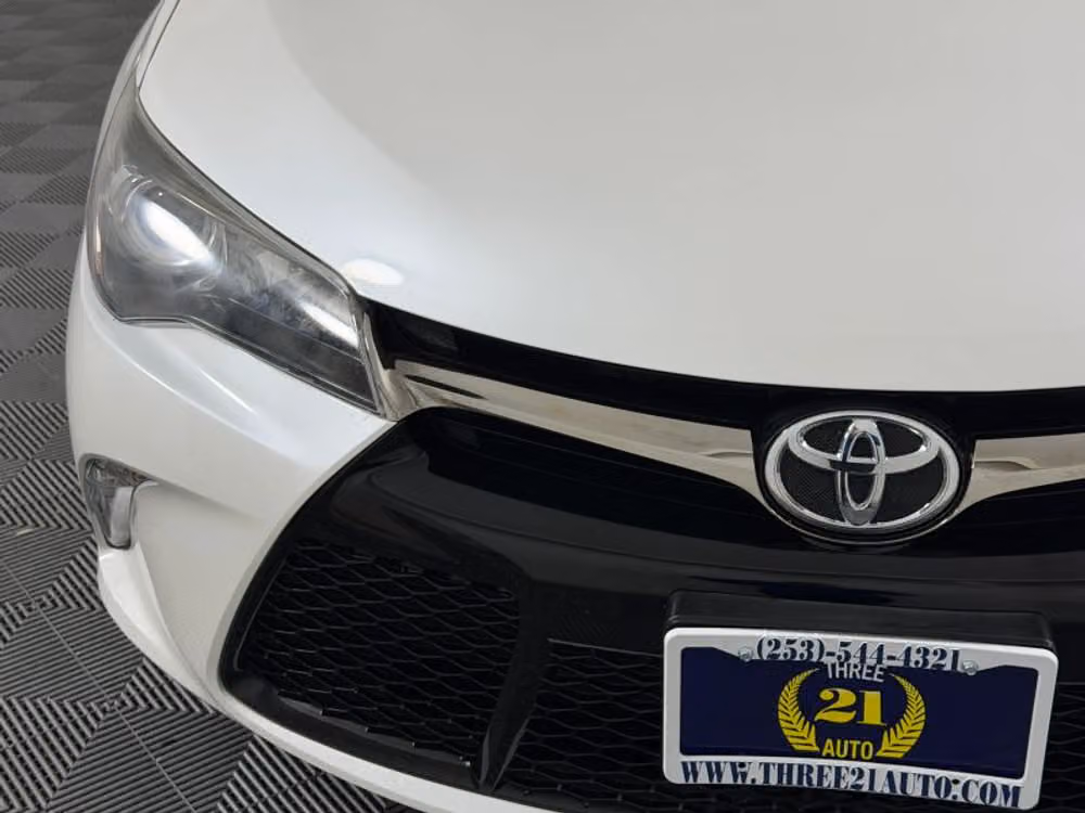 2017 Toyota Camry XSE Image 4
