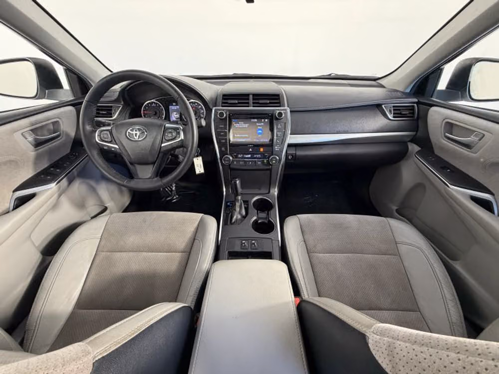 2017 Toyota Camry XSE Image 11