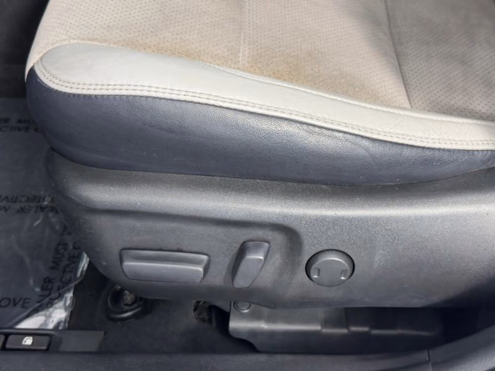 2017 Toyota Camry XSE Image 24