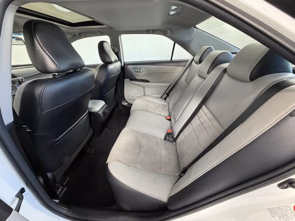 2017 Toyota Camry XSE Image 38