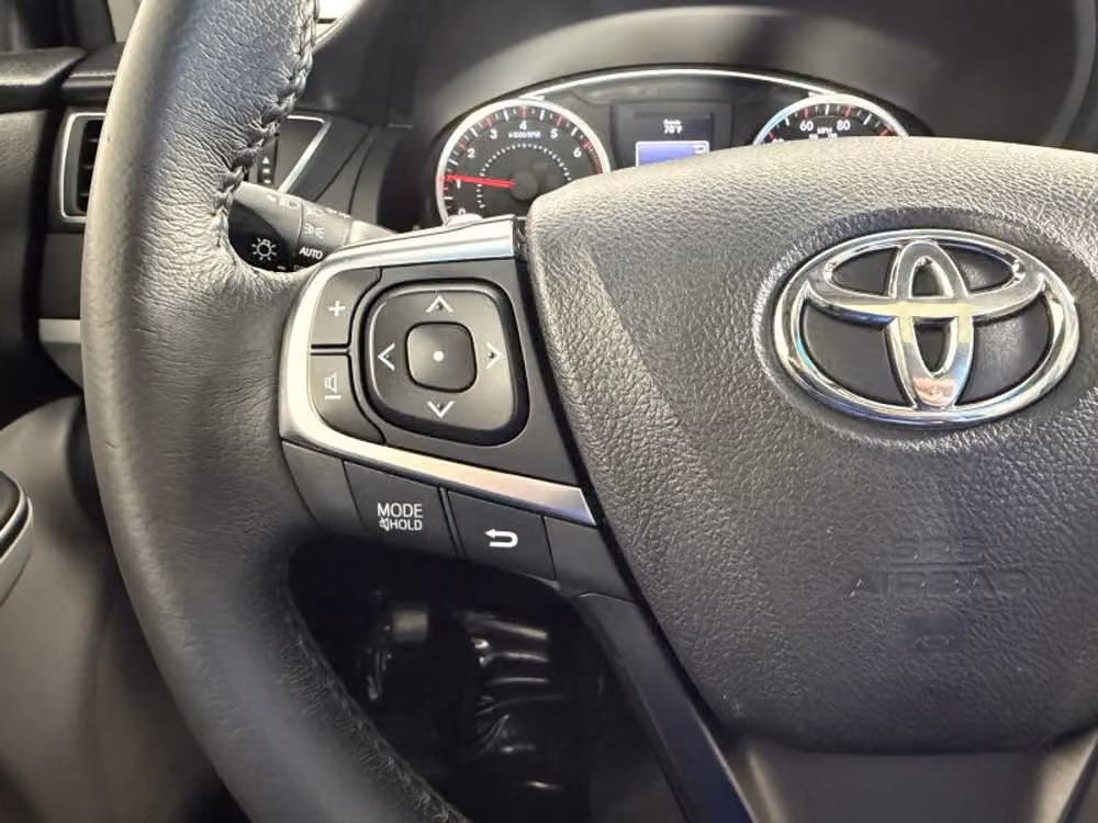 2017 Toyota Camry XSE Image 35