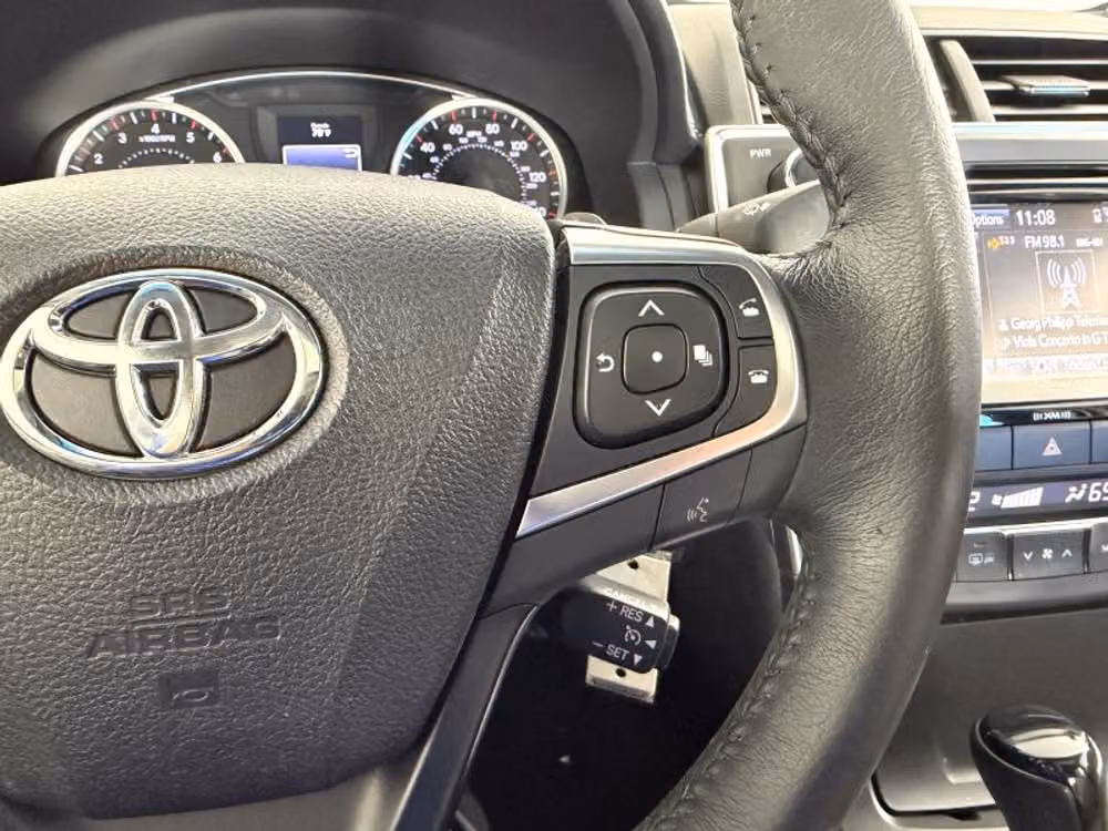 2017 Toyota Camry XSE Image 36