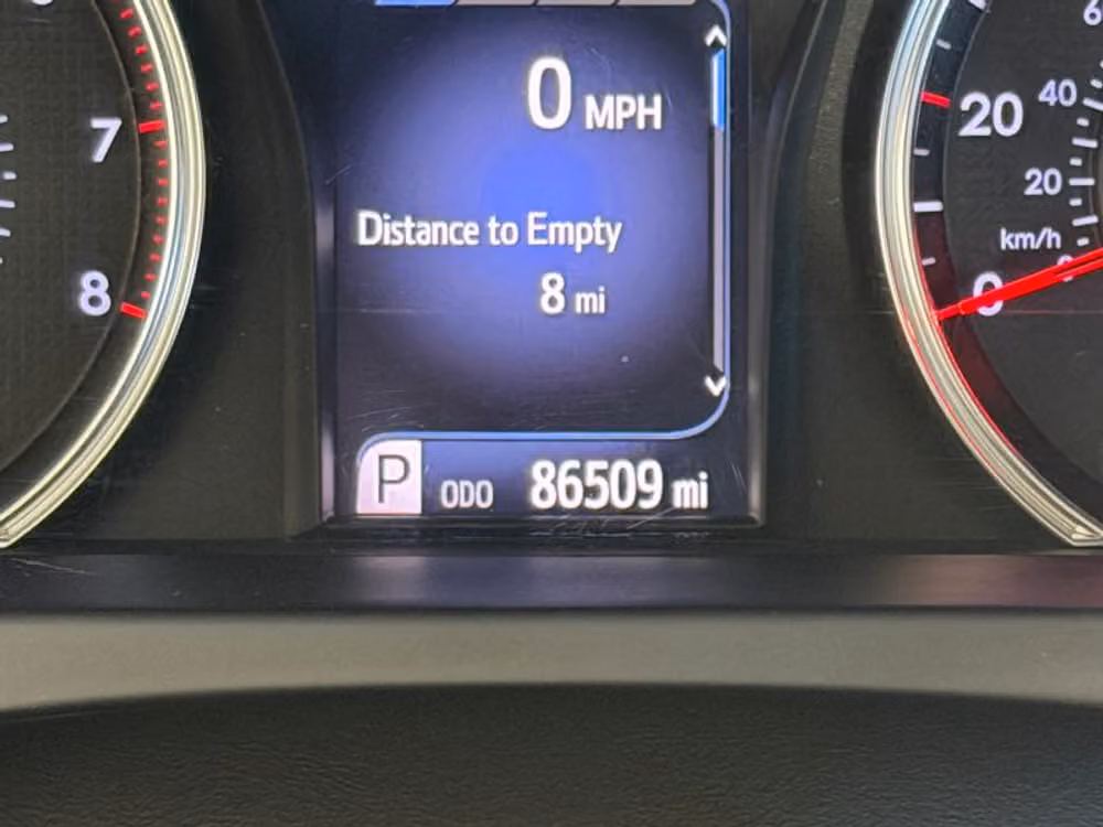 2017 Toyota Camry XSE Image 39