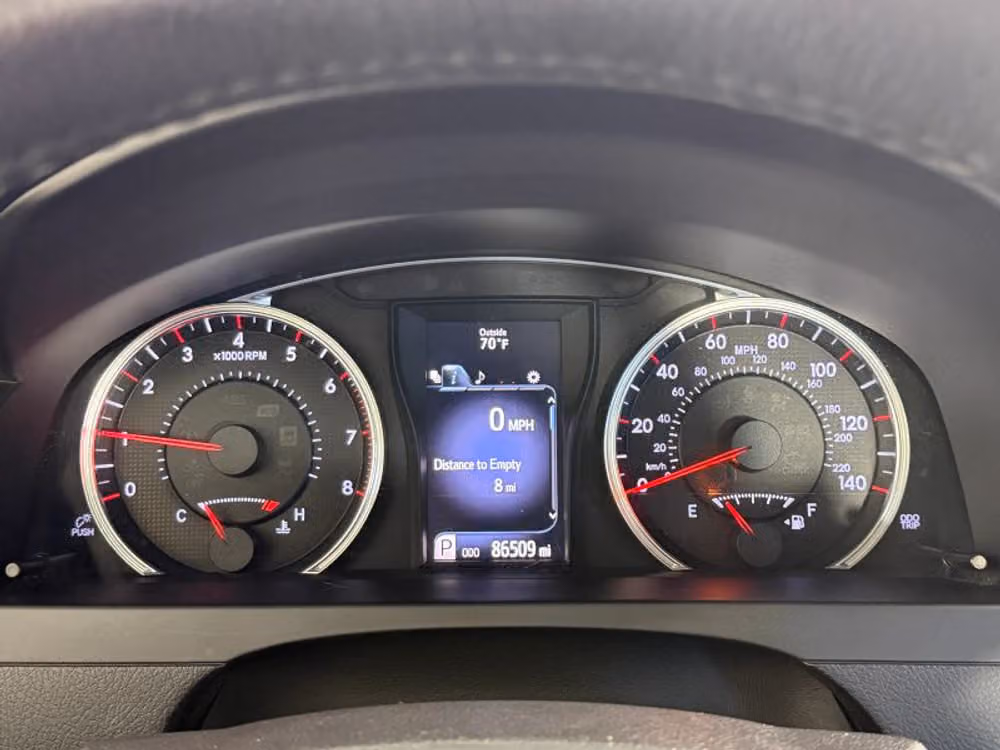 2017 Toyota Camry XSE Image 40