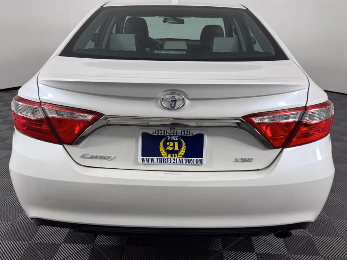 2017 Toyota Camry XSE Image 8