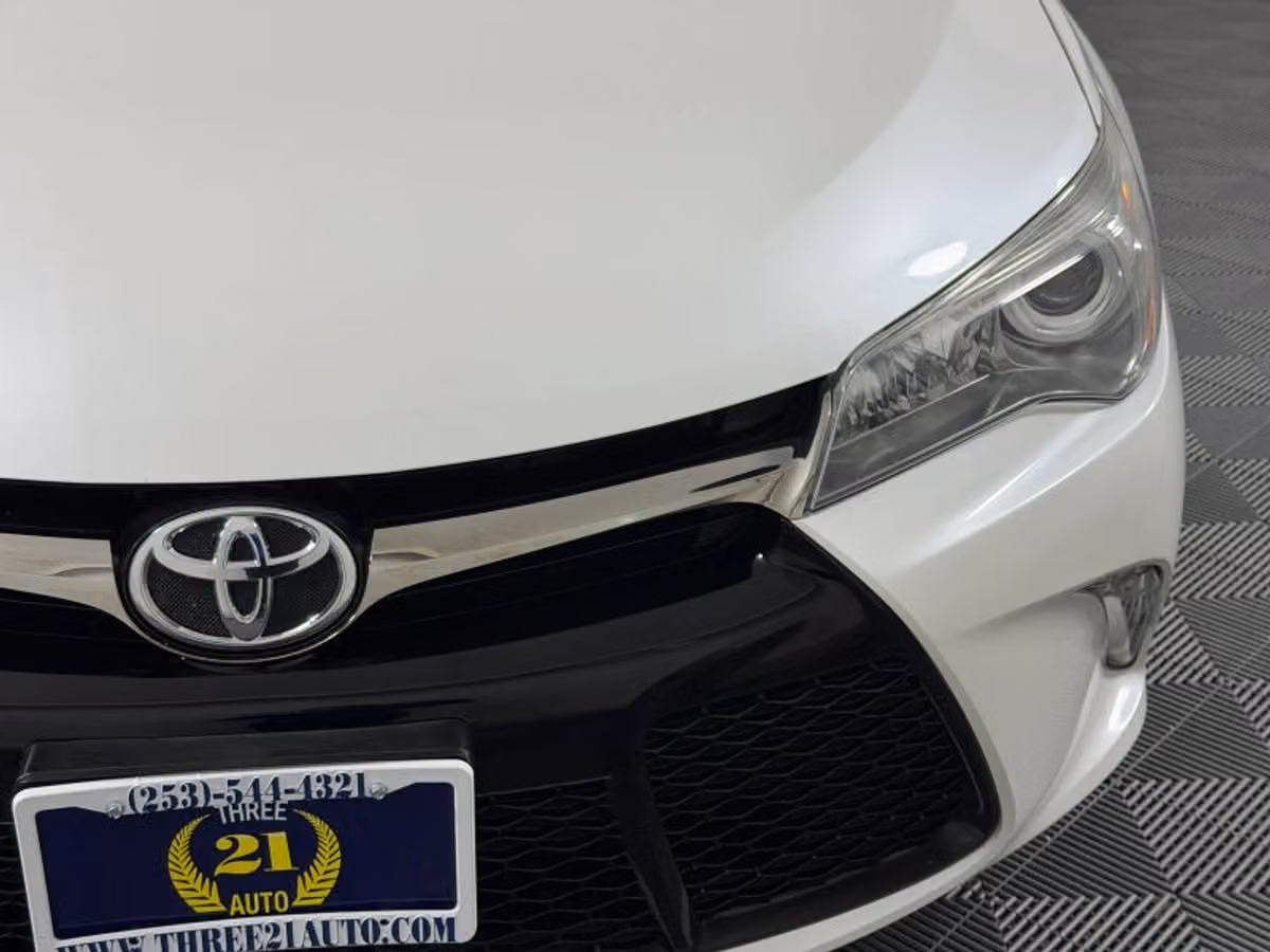 2017 Toyota Camry XSE Image 5