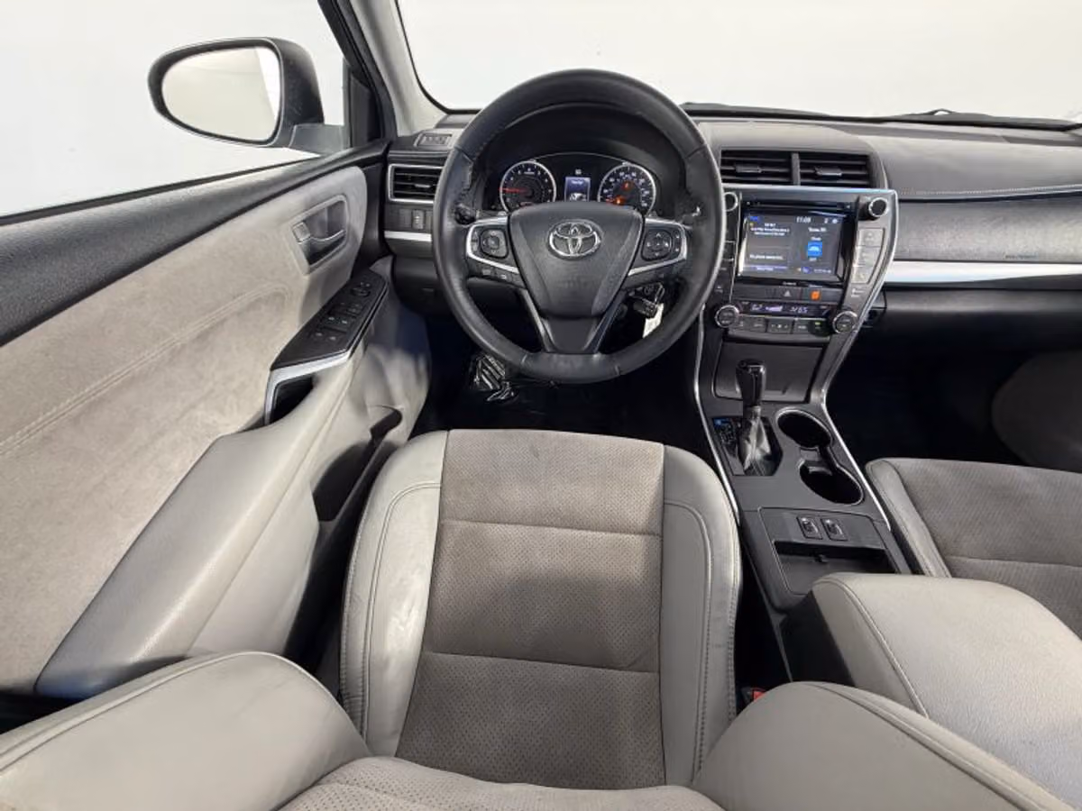 2017 Toyota Camry XSE Image 14