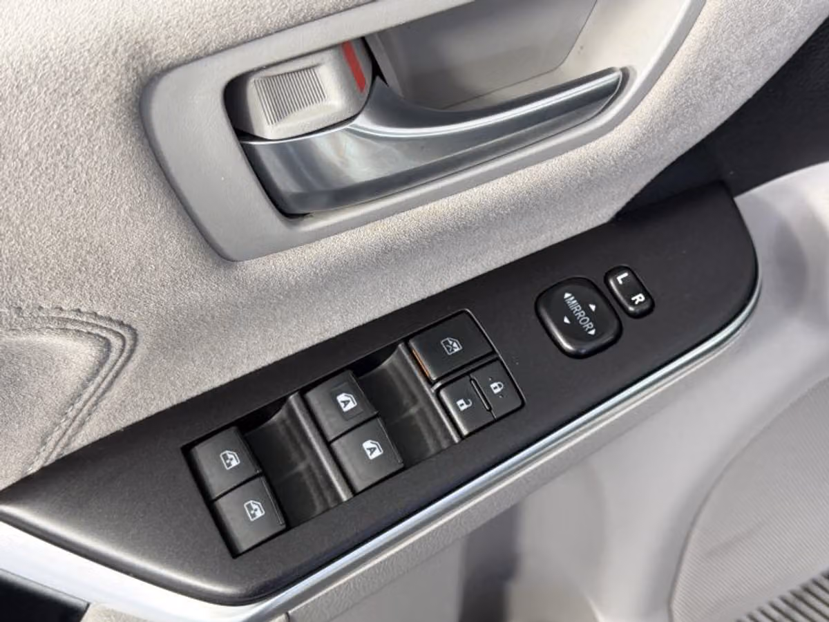 2017 Toyota Camry XSE Image 23