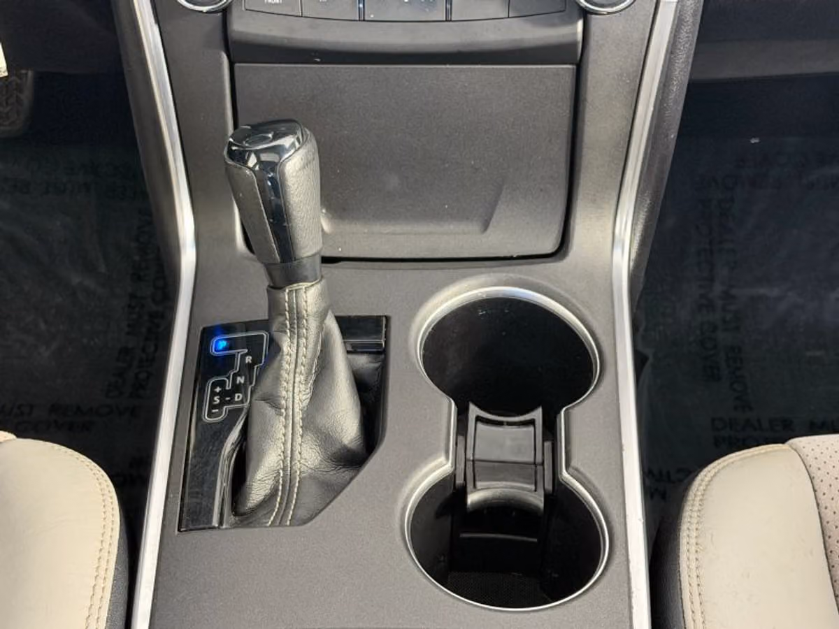 2017 Toyota Camry XSE Image 17