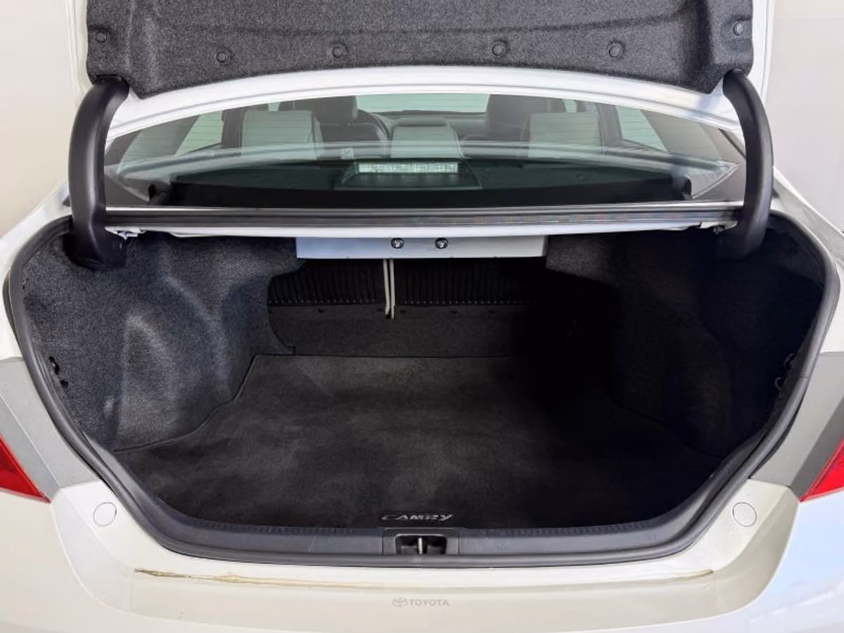 2017 Toyota Camry XSE Image 27