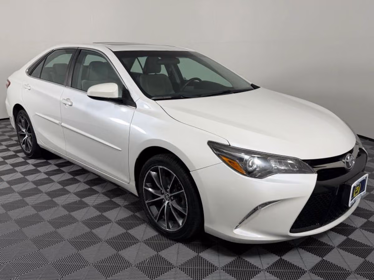 2017 Toyota Camry XSE Image 30