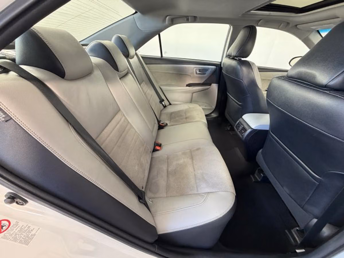 2017 Toyota Camry XSE Image 37