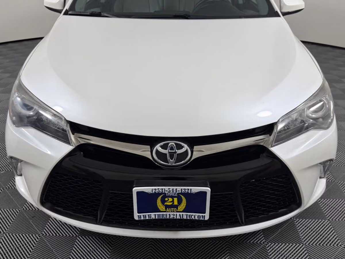 2017 Toyota Camry XSE Image 3