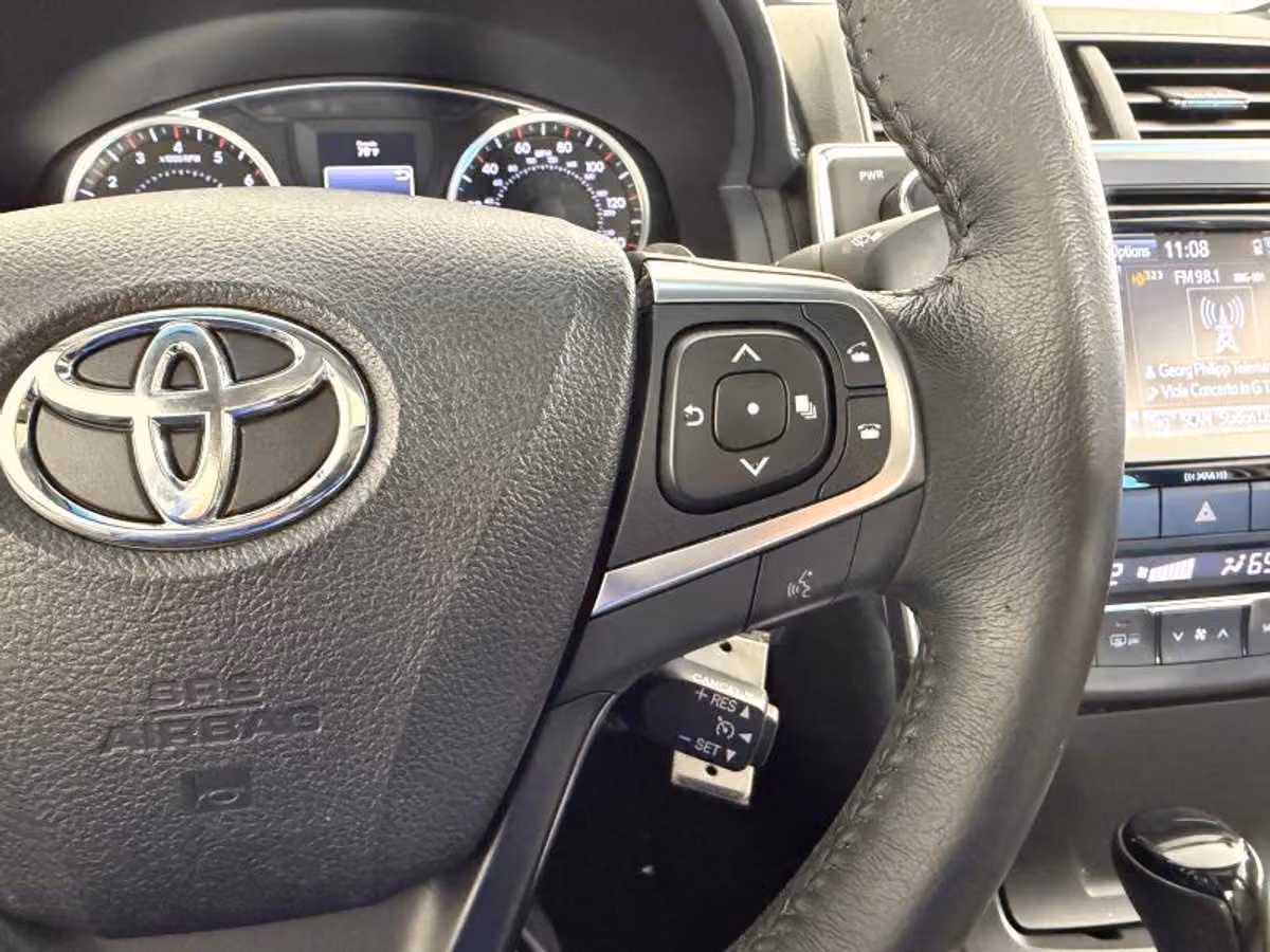 2017 Toyota Camry XSE Image 36