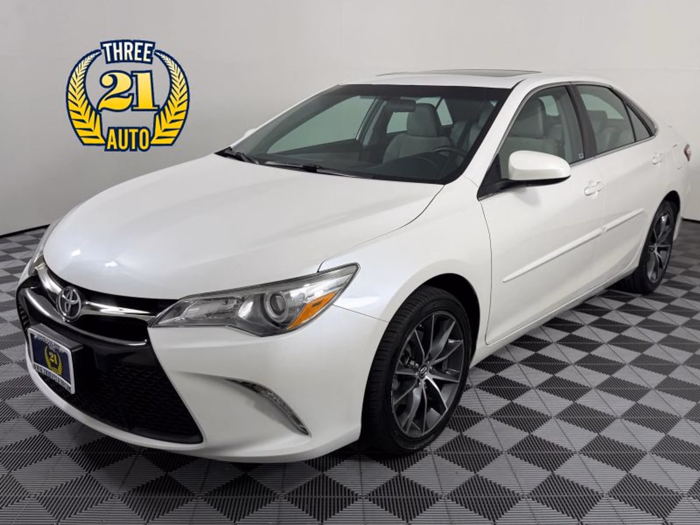 2017 Toyota Camry XSE Image 1