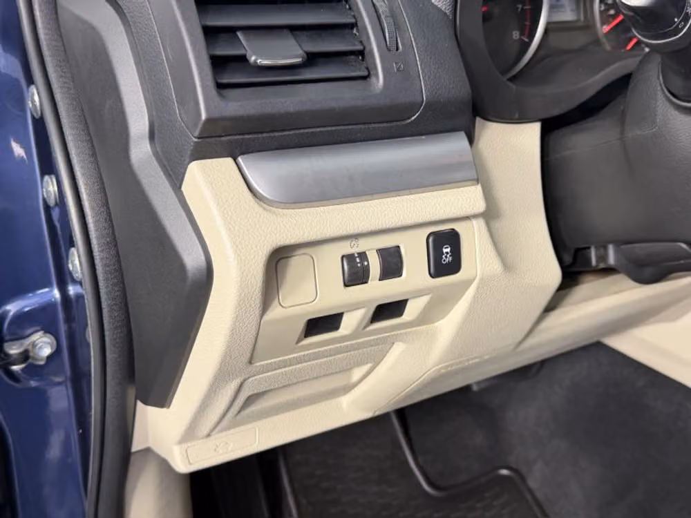 2013 Subaru XV Crosstrek 2.0i Premium Crossover Image 29