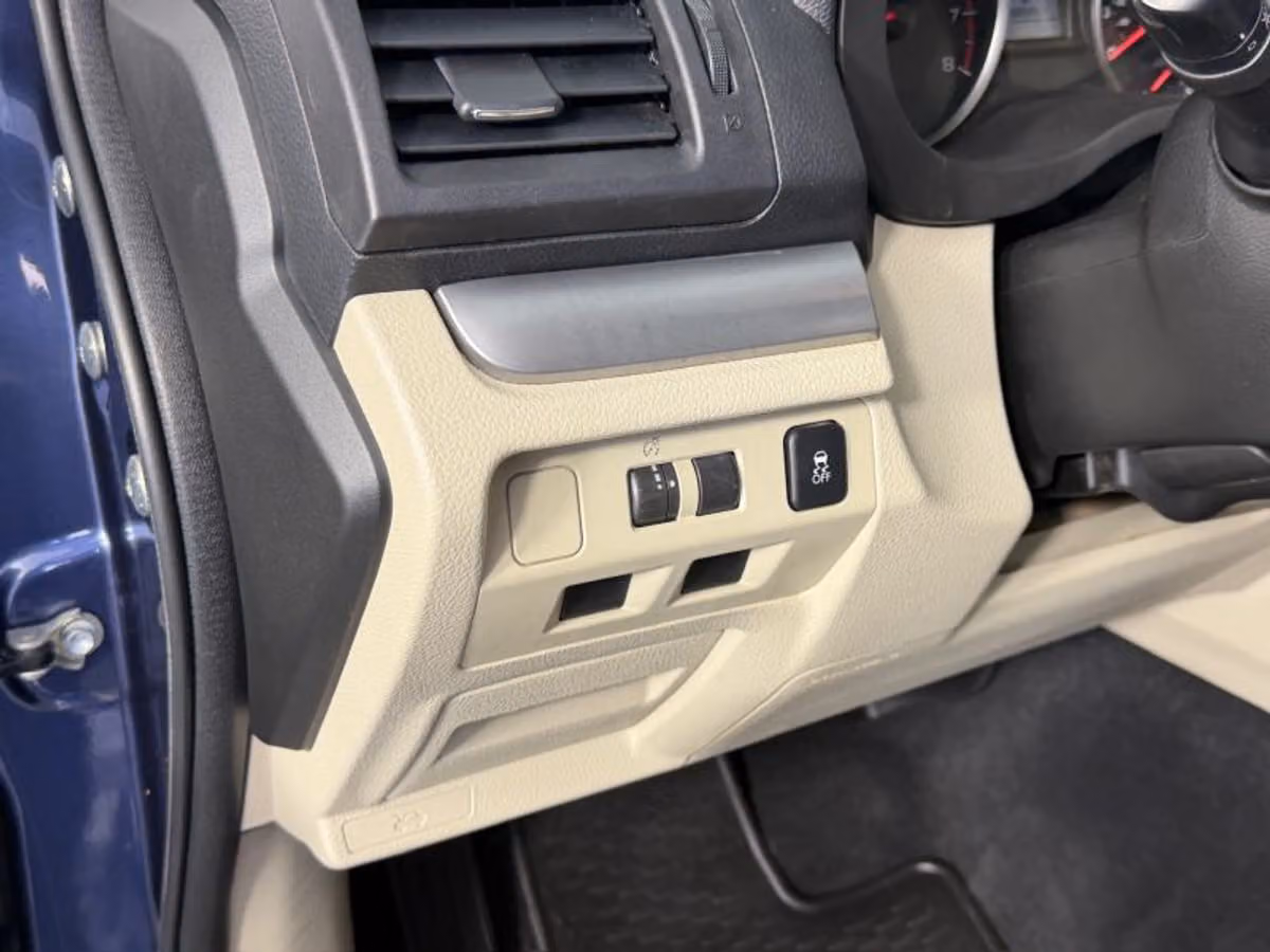 2013 Subaru XV Crosstrek 2.0i Premium Crossover Image 29