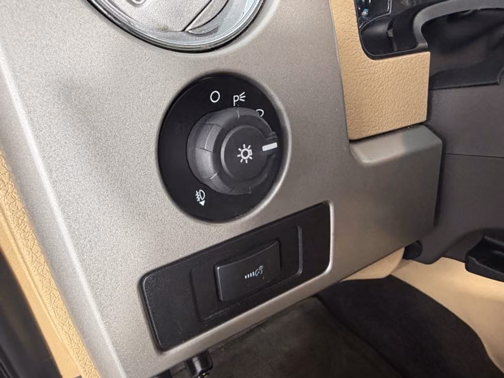 2014 Ford F-150 Lariat SuperCrew Image 38