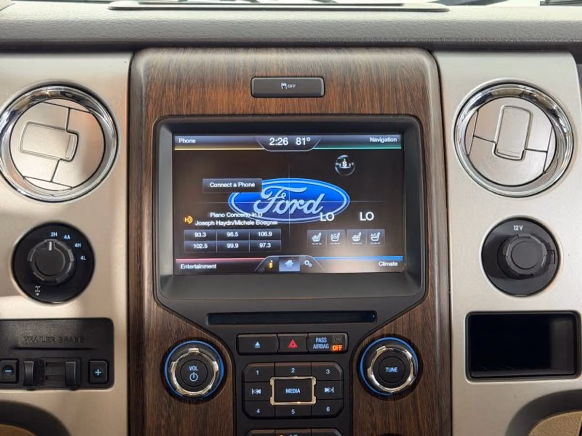 2014 Ford F-150 Lariat SuperCrew Image 19