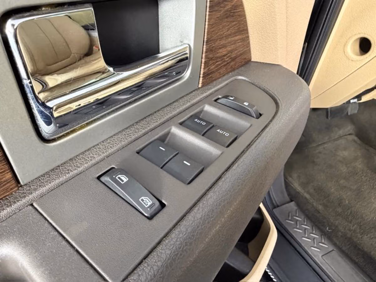 2014 Ford F-150 Lariat SuperCrew Image 24