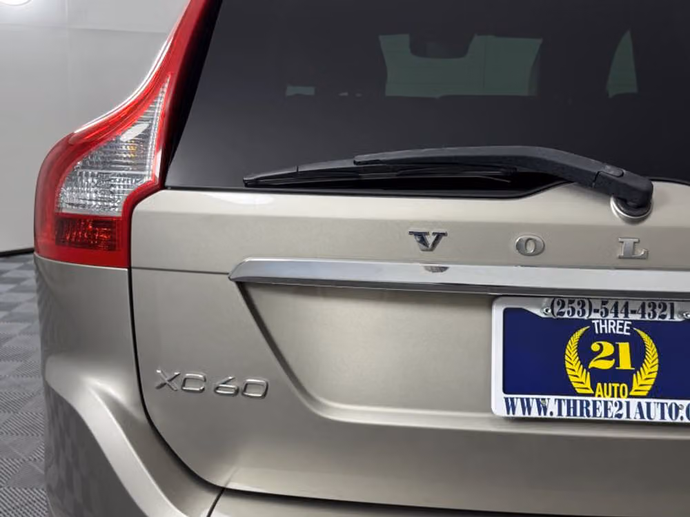 2016 Volvo XC60 T6 Drive-E Platinum Image 9
