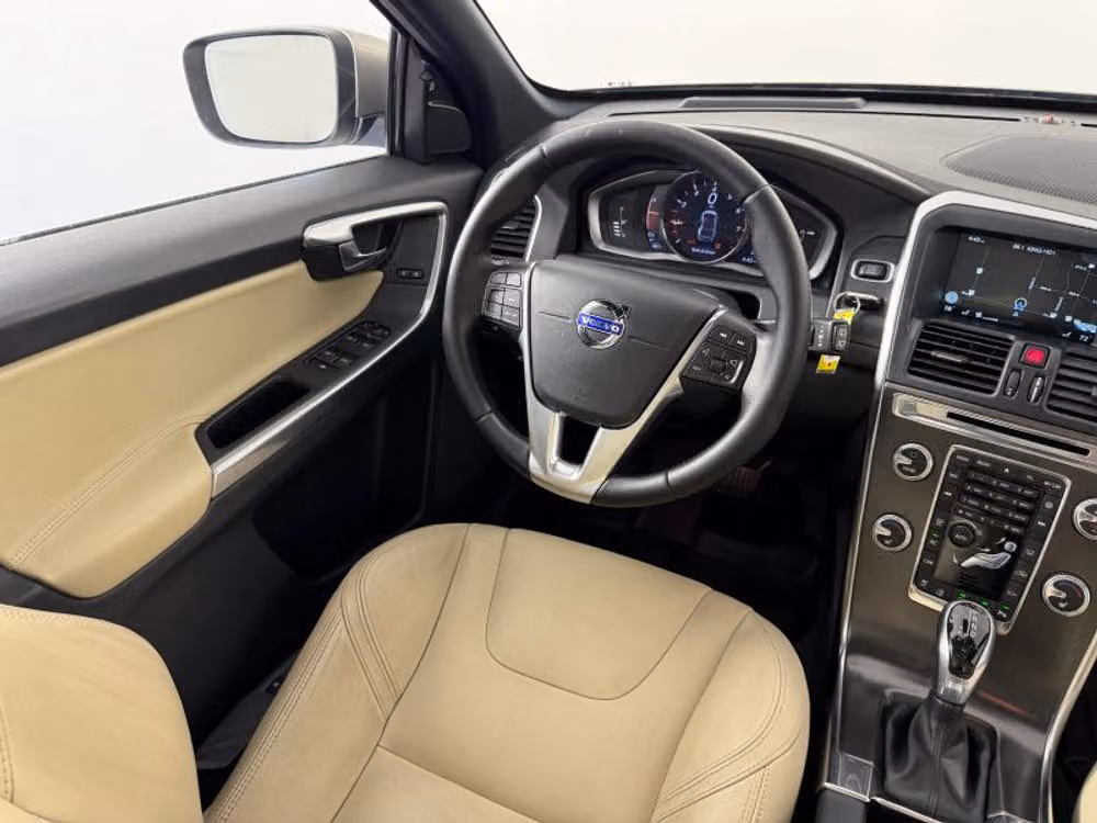 2016 Volvo XC60 T6 Drive-E Platinum Image 12