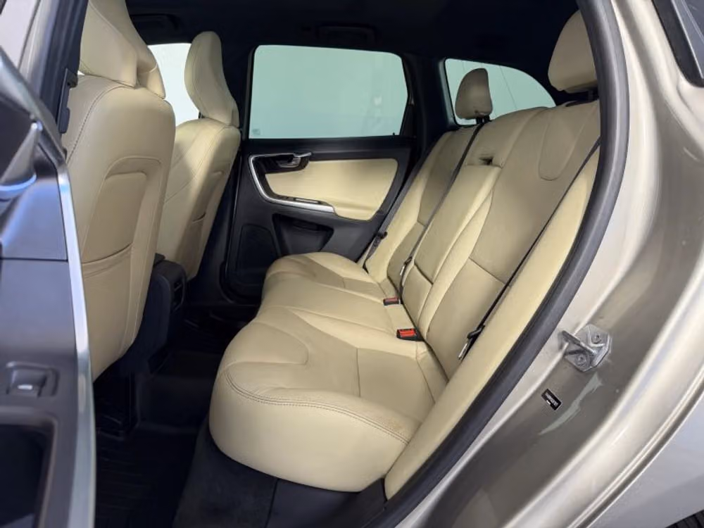2016 Volvo XC60 T6 Drive-E Platinum Image 35
