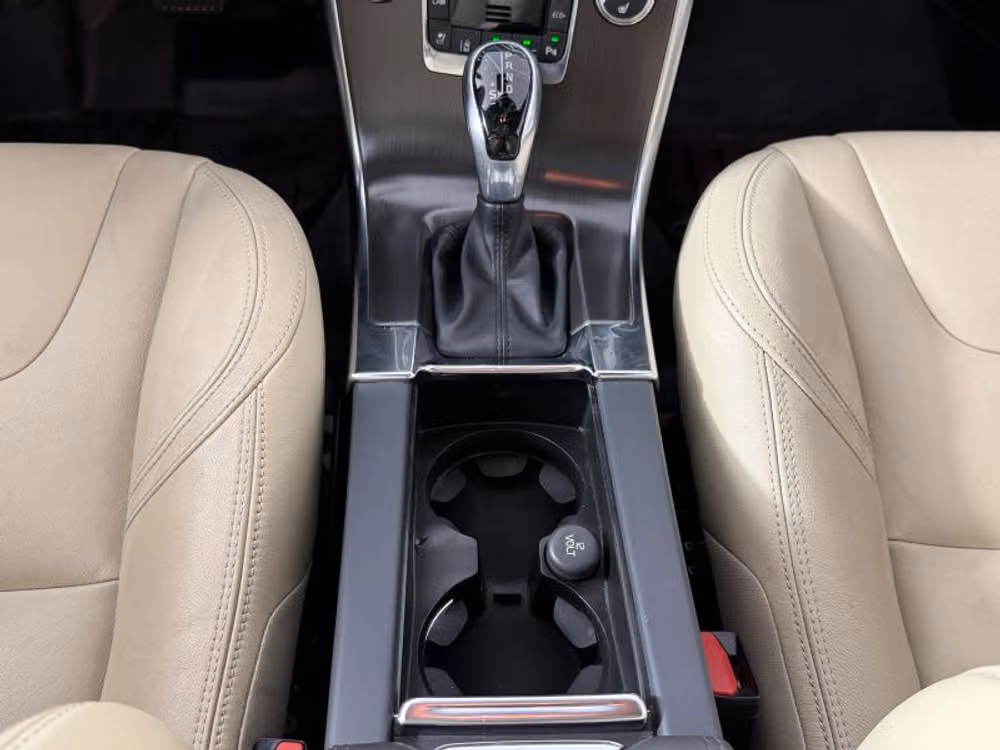 2016 Volvo XC60 T6 Drive-E Platinum Image 20