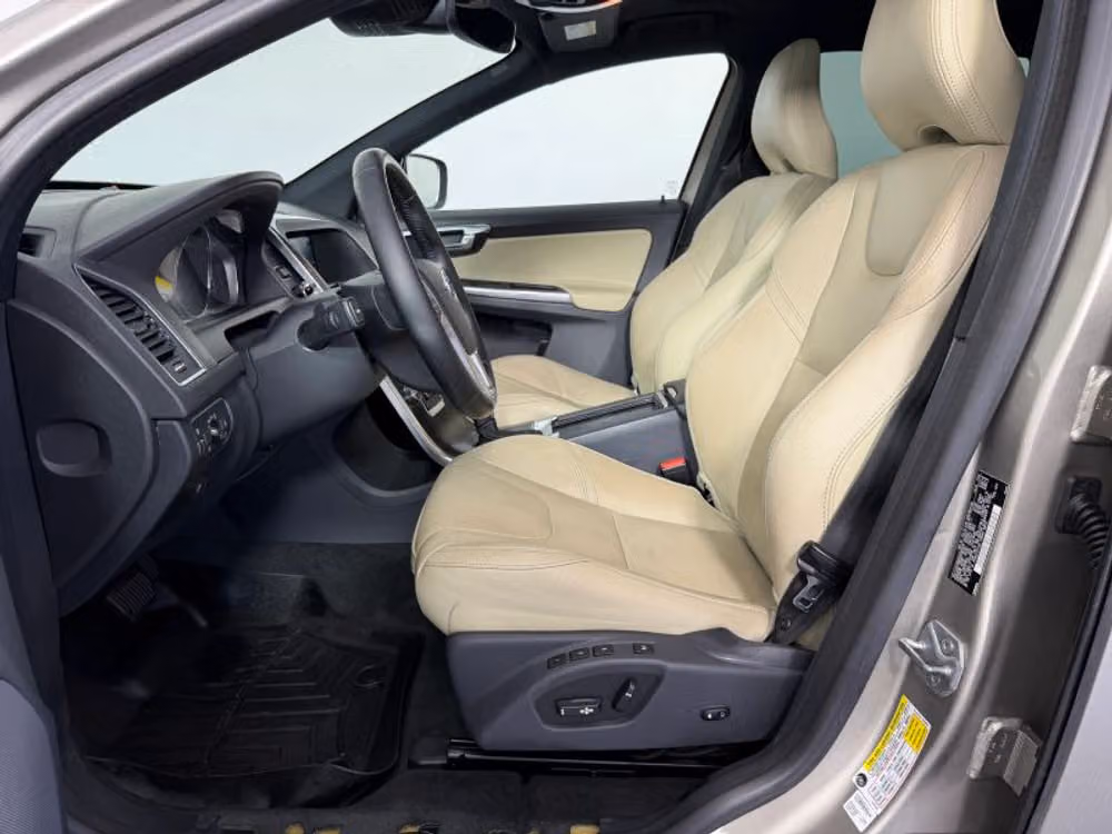 2016 Volvo XC60 T6 Drive-E Platinum Image 21
