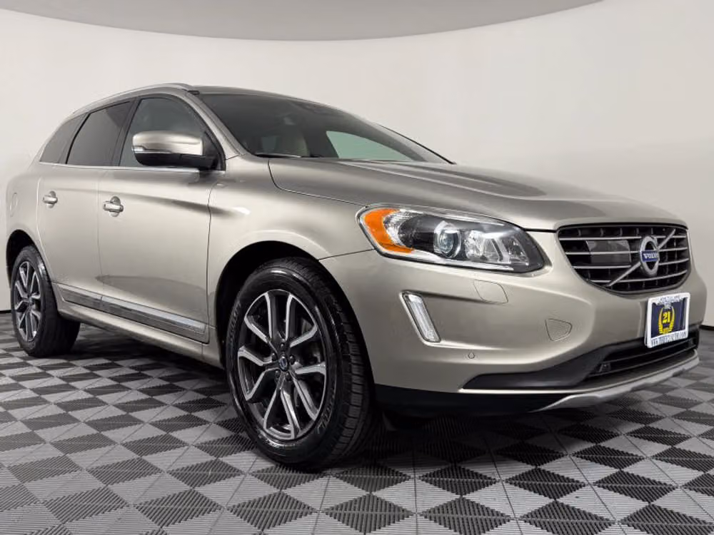 2016 Volvo XC60 T6 Drive-E Platinum Image 31