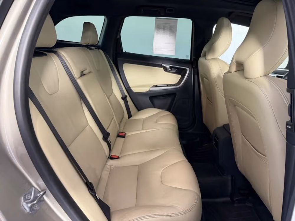 2016 Volvo XC60 T6 Drive-E Platinum Image 36
