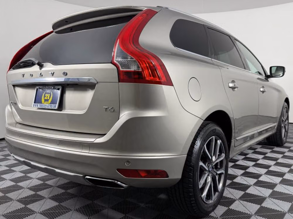 2016 Volvo XC60 T6 Drive-E Platinum Image 29