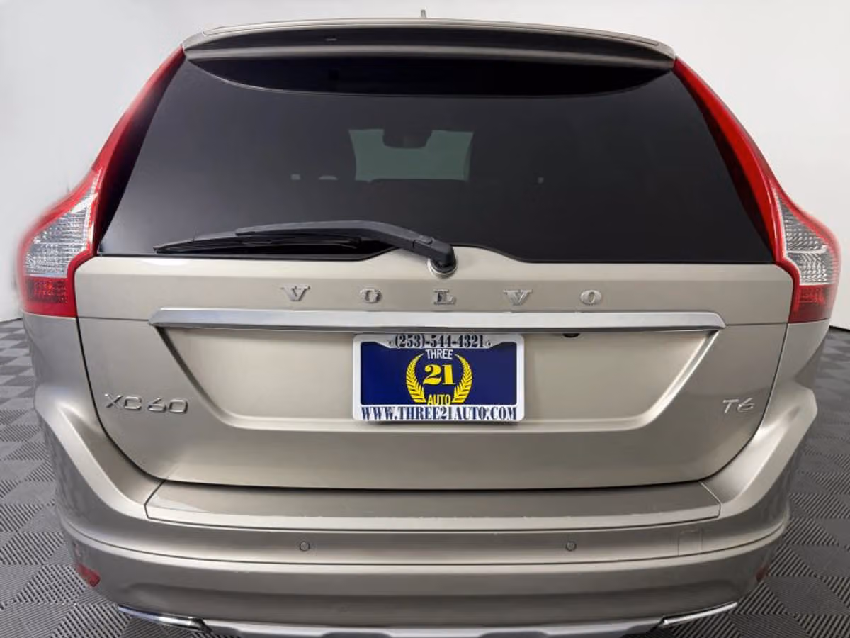 2016 Volvo XC60 T6 Drive-E Platinum Image 8