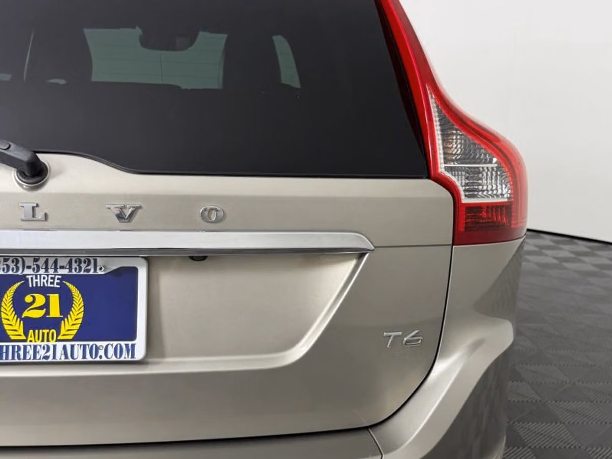 2016 Volvo XC60 T6 Drive-E Platinum Image 10