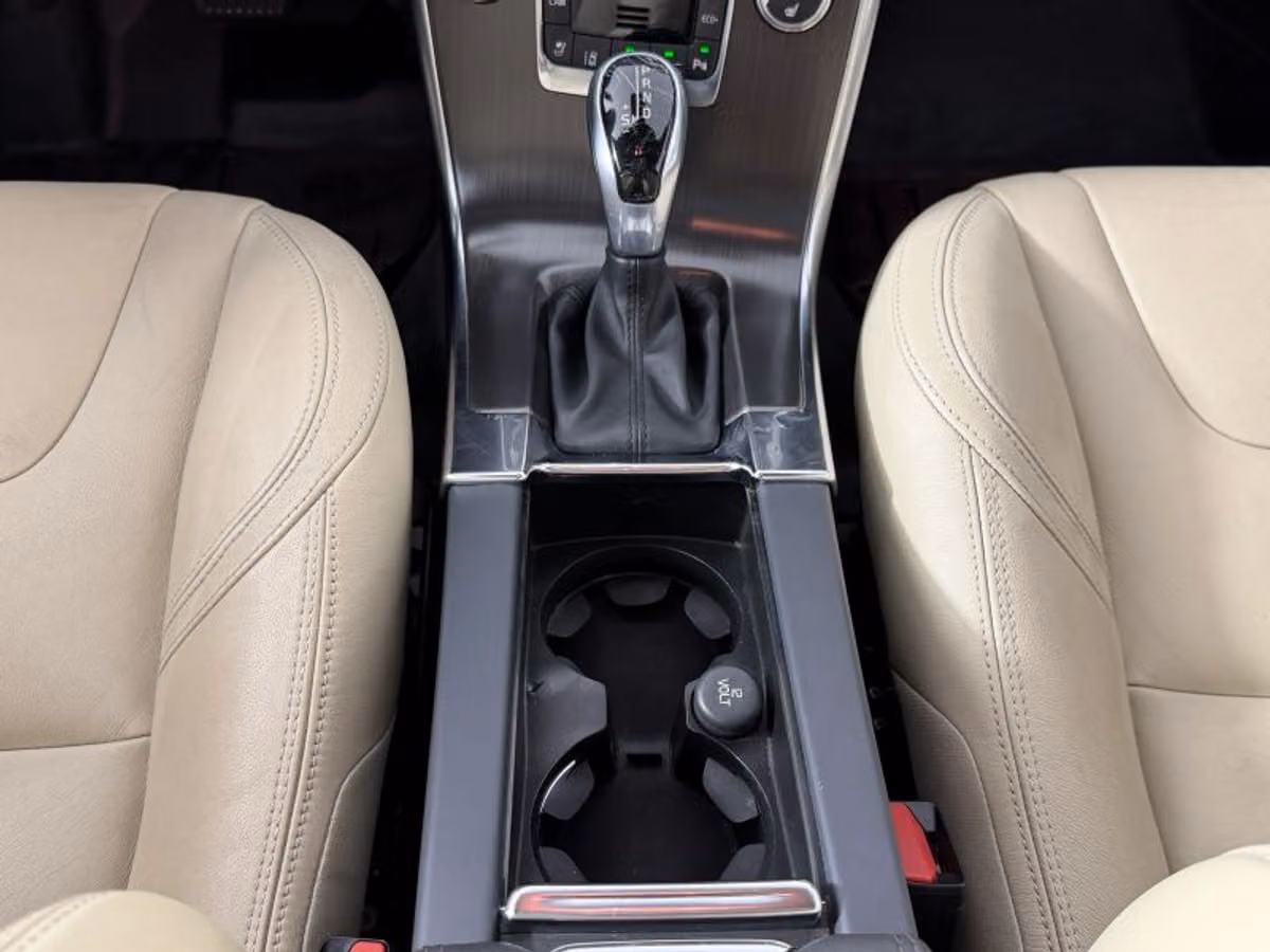 2016 Volvo XC60 T6 Drive-E Platinum Image 20