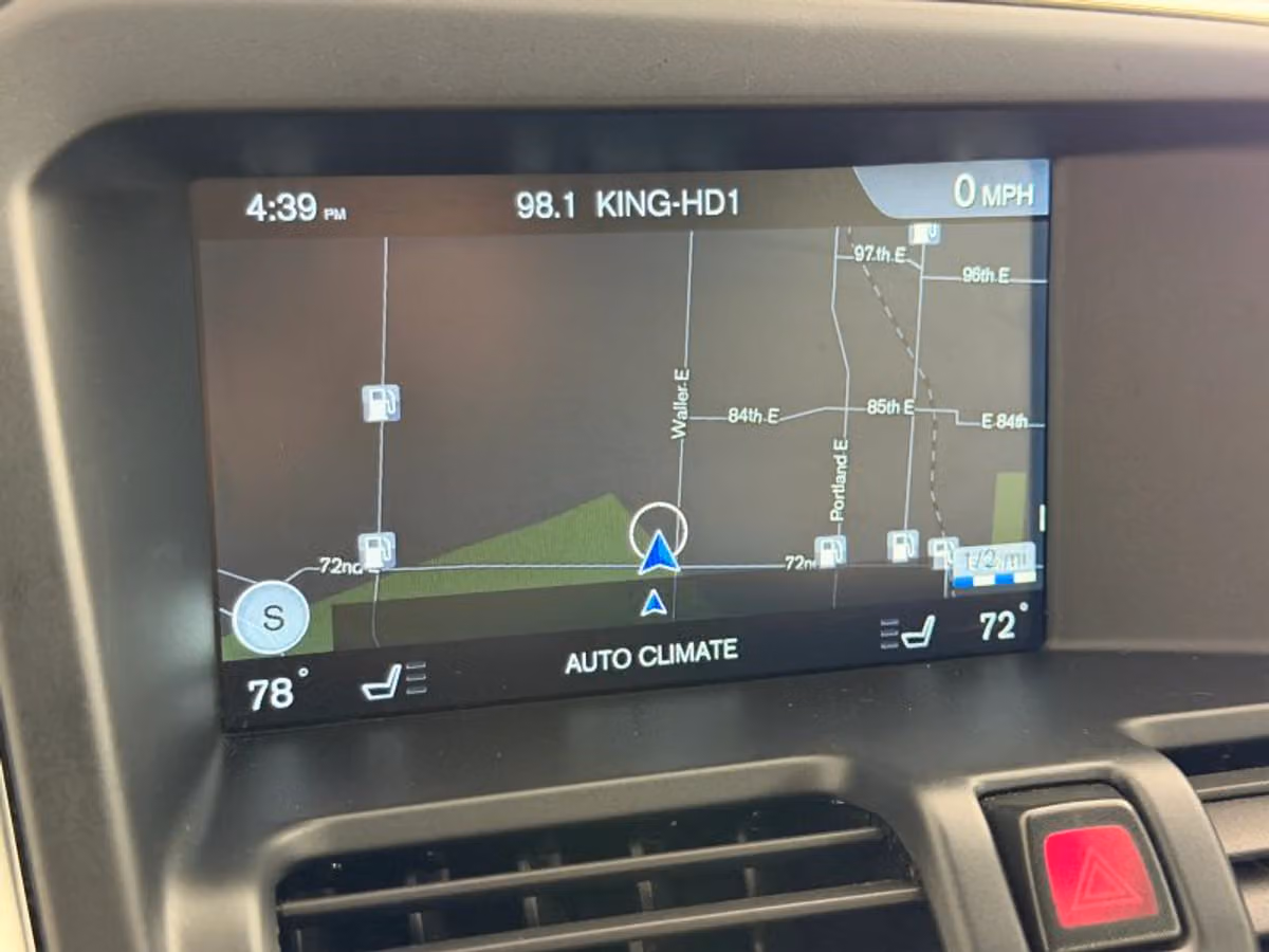2016 Volvo XC60 T6 Drive-E Platinum Image 17