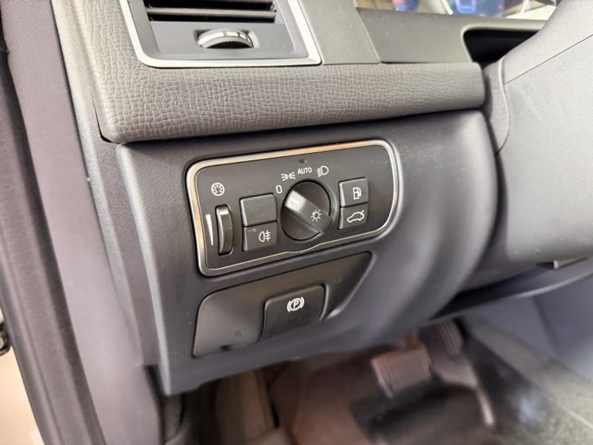 2016 Volvo XC60 T6 Drive-E Platinum Image 26