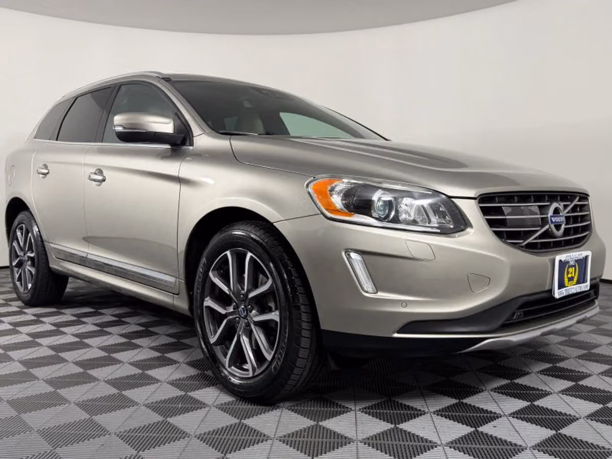 2016 Volvo XC60 T6 Drive-E Platinum Image 31