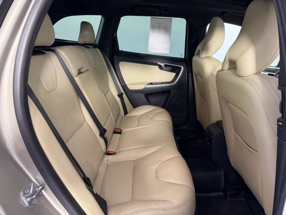 2016 Volvo XC60 T6 Drive-E Platinum Image 36