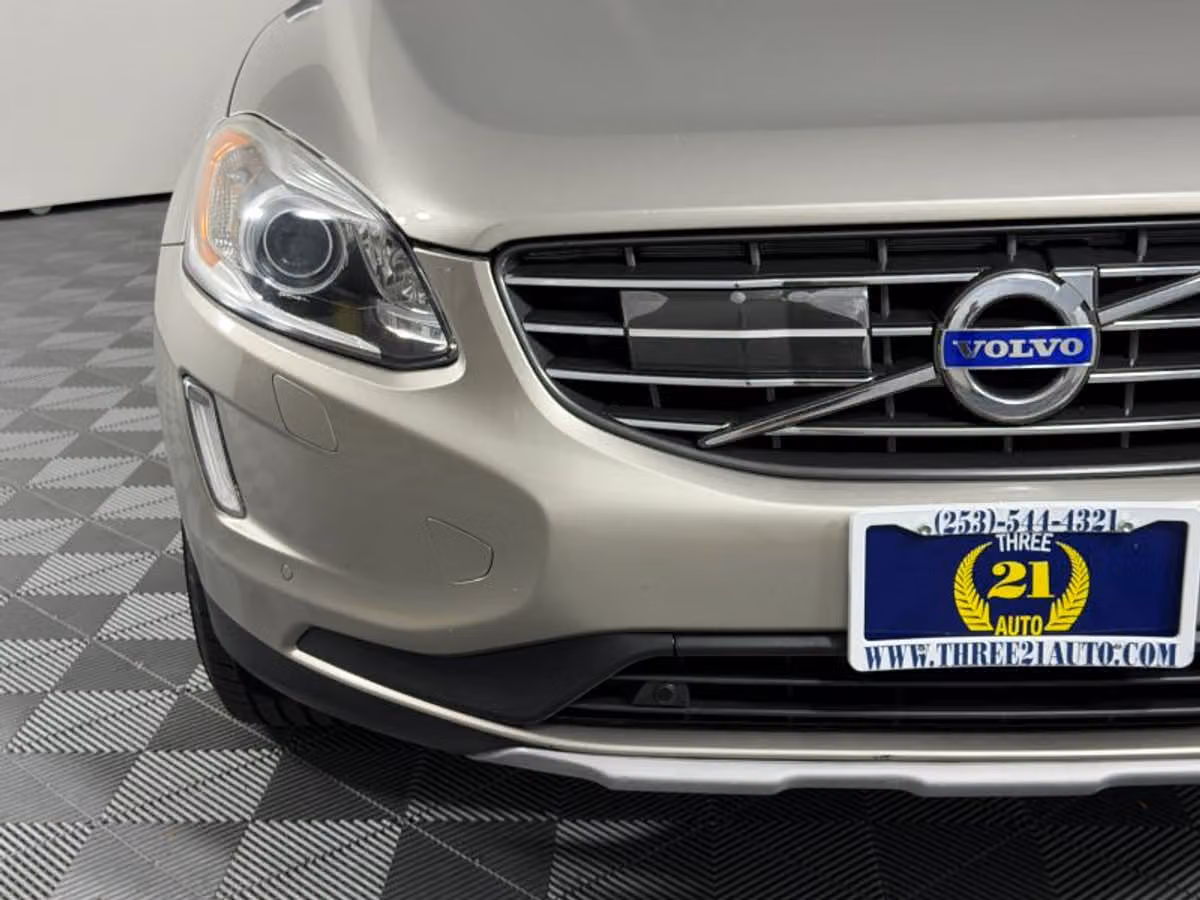 2016 Volvo XC60 T6 Drive-E Platinum Image 4