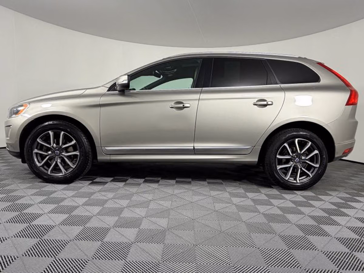2016 Volvo XC60 T6 Drive-E Platinum Image 6