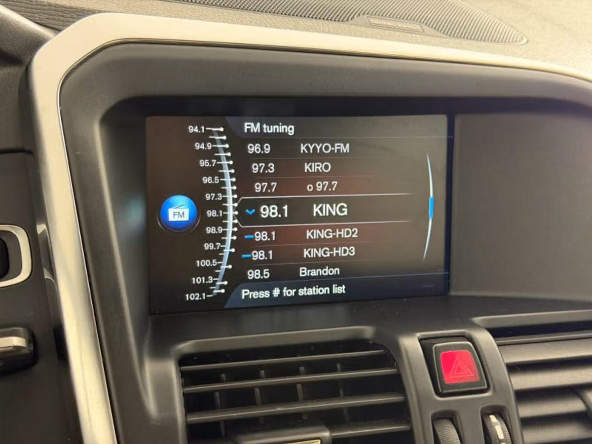 2016 Volvo XC60 T6 Drive-E Platinum Image 15