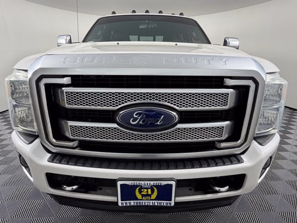 2016 Ford F-350 Super Duty Platinum Crew Cab Image 3