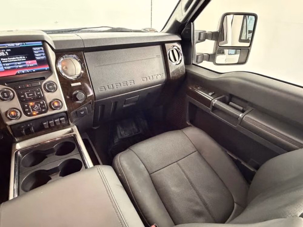 2016 Ford F-350 Super Duty Platinum Crew Cab Image 21