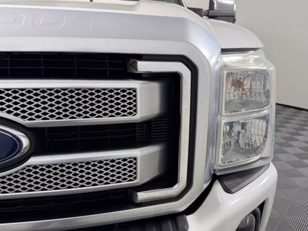 2016 Ford F-350 Super Duty Platinum Crew Cab Image 5