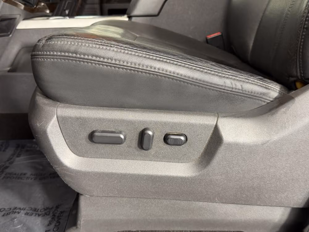 2016 Ford F-350 Super Duty Platinum Crew Cab Image 34