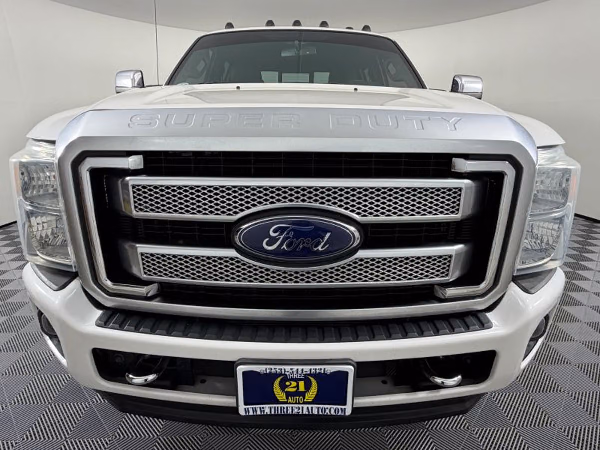 2016 Ford F-350 Super Duty Platinum Crew Cab Image 3